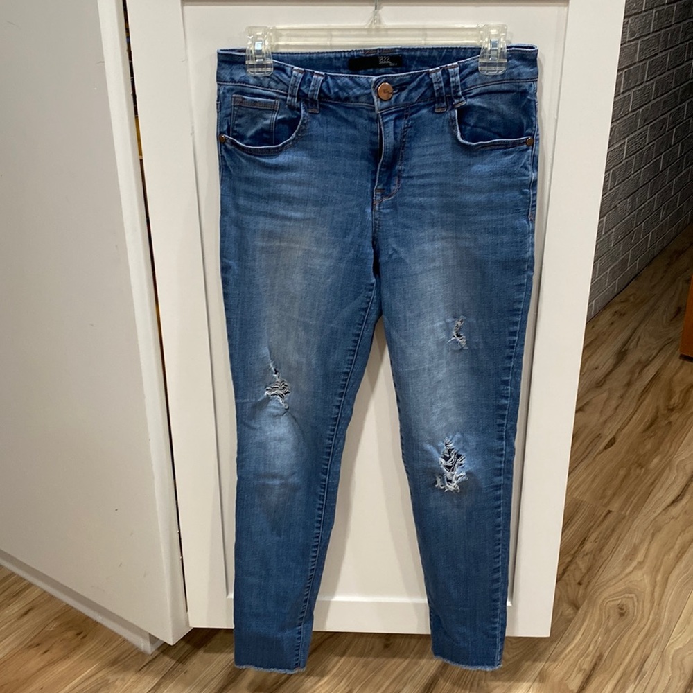 1822 Denim distressed skinny blue jeans